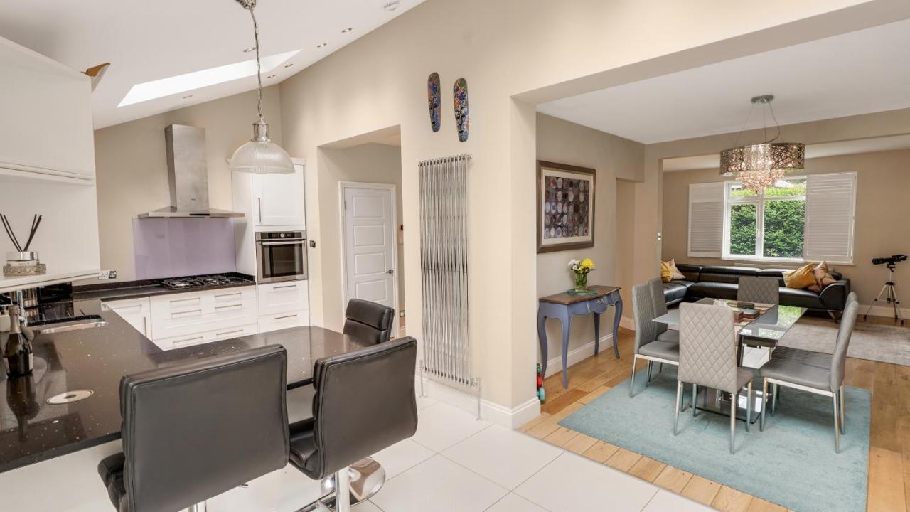 Cosy Luxurious Family Home لندن المظهر الخارجي الصورة